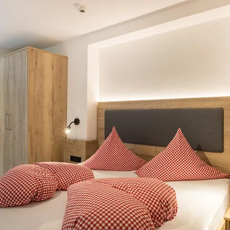 Hotel Bergzeit - & *