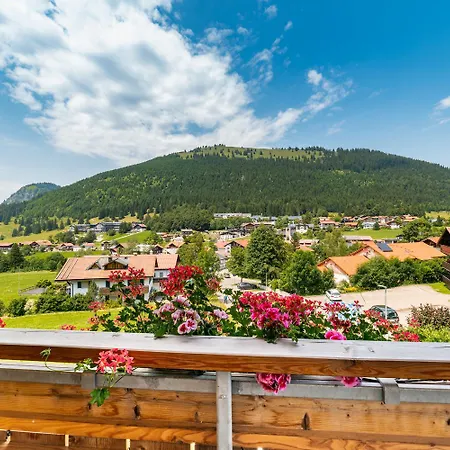 Hotel Bergzeit - & *