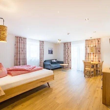 Hotel Bergzeit - & *