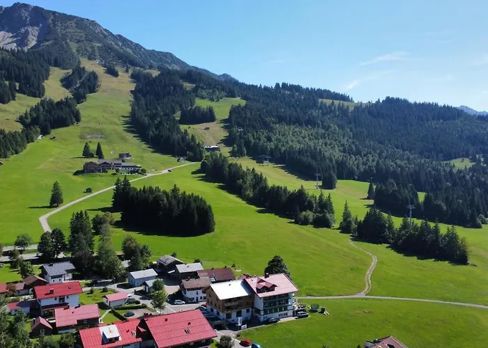 Hotel Bergzeit - & *