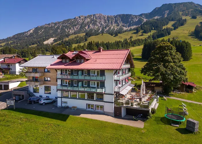 Hotel Bergzeit - & *