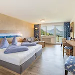 Hotel Bergzeit - & *