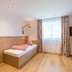 Hotel Bergzeit - &