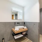 Hotel Bergzeit - & *