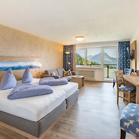 Hotel Bergzeit - & *
